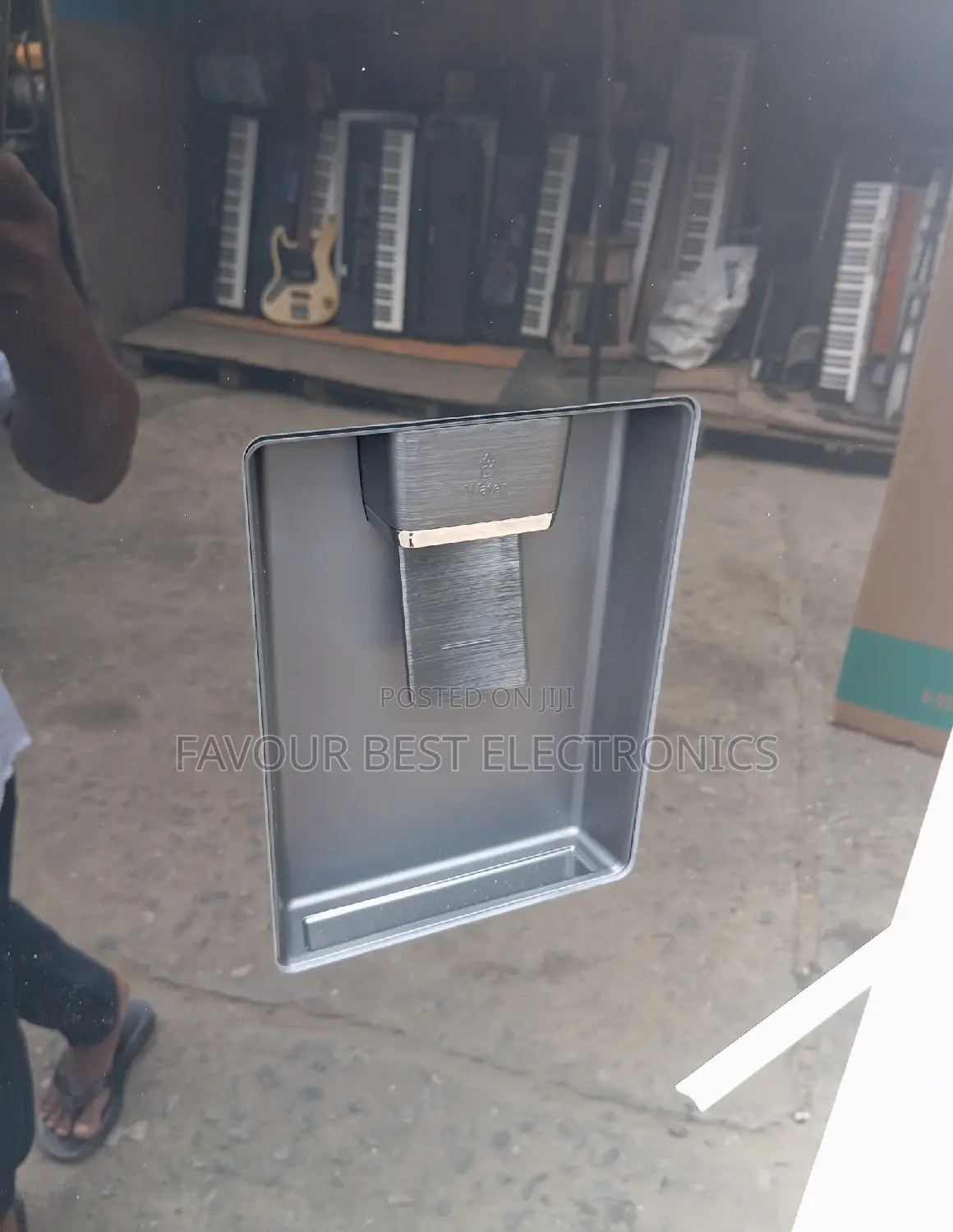 Hisense 529l Side by Side Inverter Fridge + Dispenser (98w)