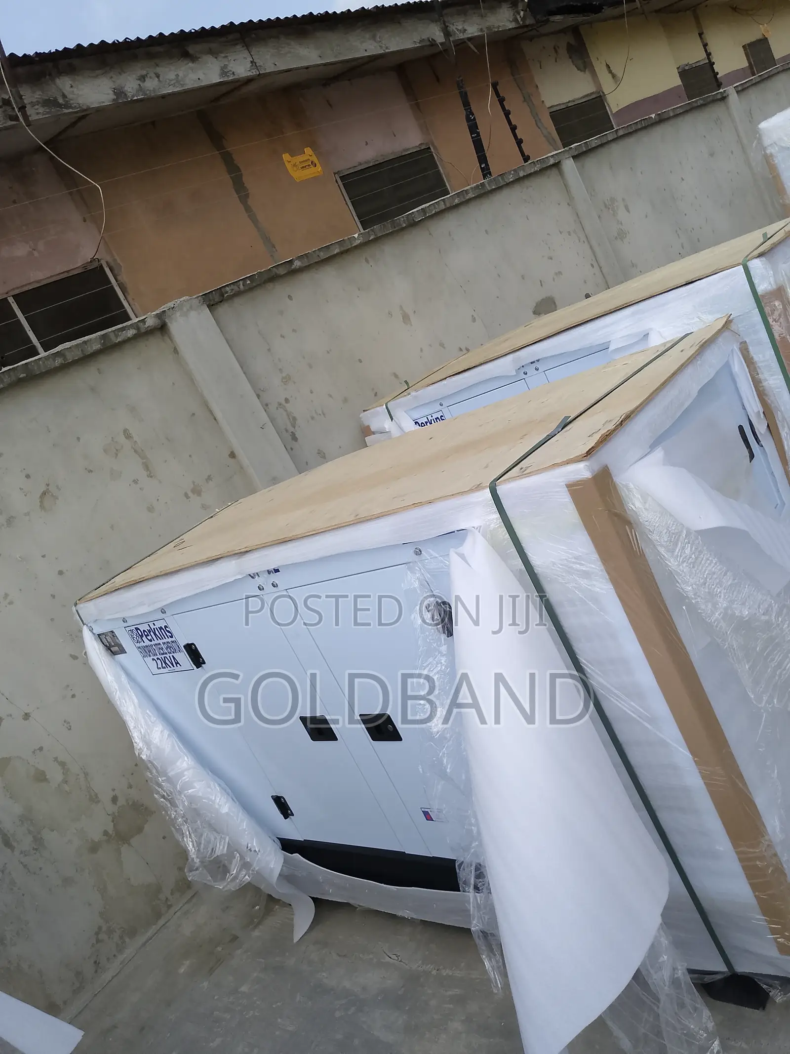Efficient Perkins 22kva Soundproof Generator