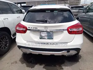Mercedes-Benz GLA 250 2018 White