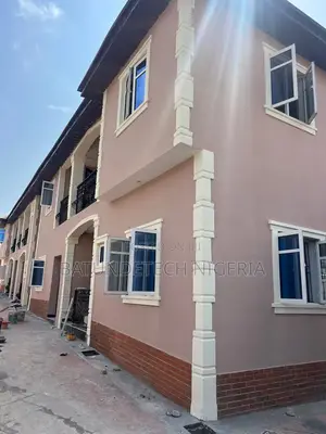 7bdrm Apartment in Igbogbo for rent