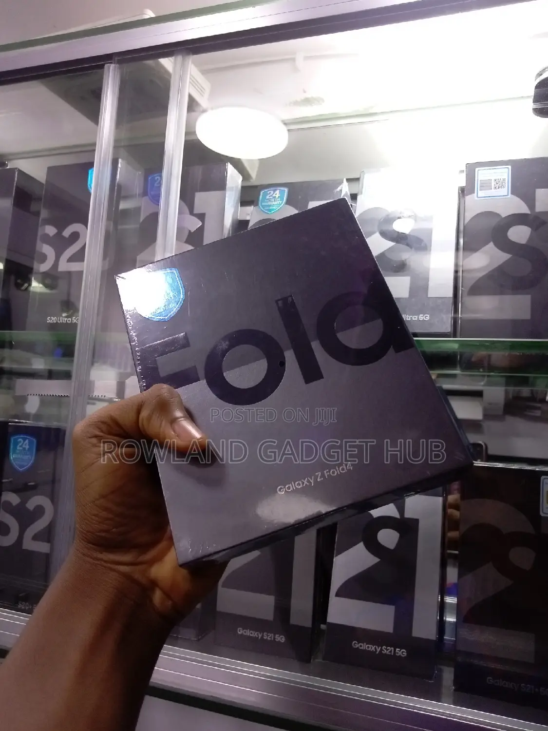 New Samsung Galaxy Z Fold4 256 GB Gold