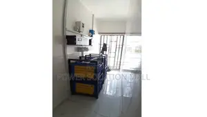 2 a E Inverters + 4 Batteries Each Solar System