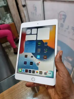 Apple iPad mini 4 64 GB Silver