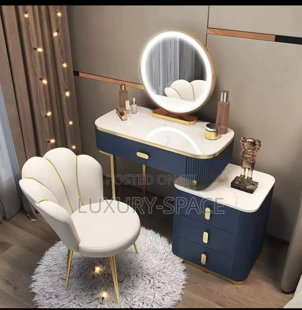 Unique Dressing Mirror Set