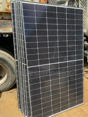 550w Mono-crystalline Solar Panels.