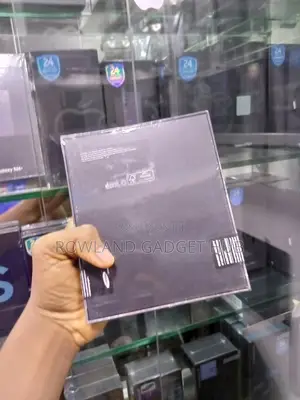 New Samsung Galaxy Z Fold4 512 GB Gold