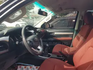 Toyota Hilux 2021 Black