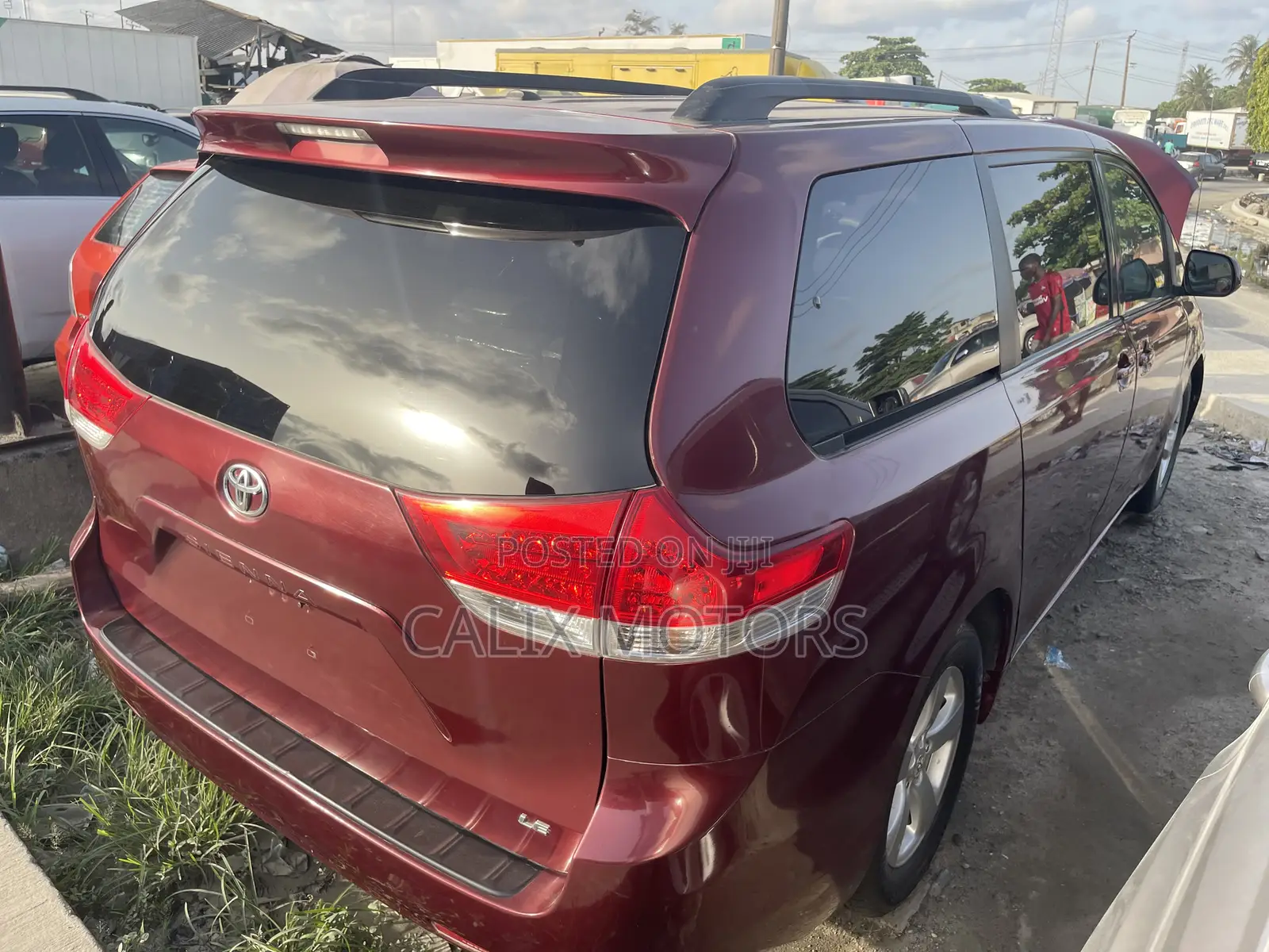 Toyota Sienna 2012 Red