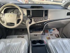 Toyota Sienna 2012 Red