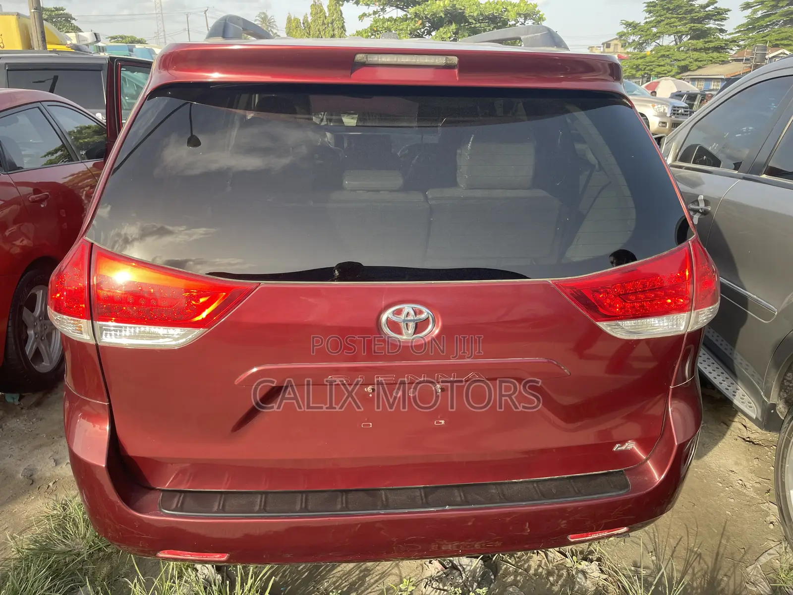 Toyota Sienna 2012 Red