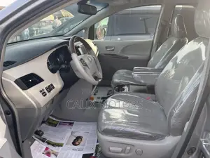 Toyota Sienna 2013 Silver