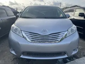 Toyota Sienna 2013 Silver