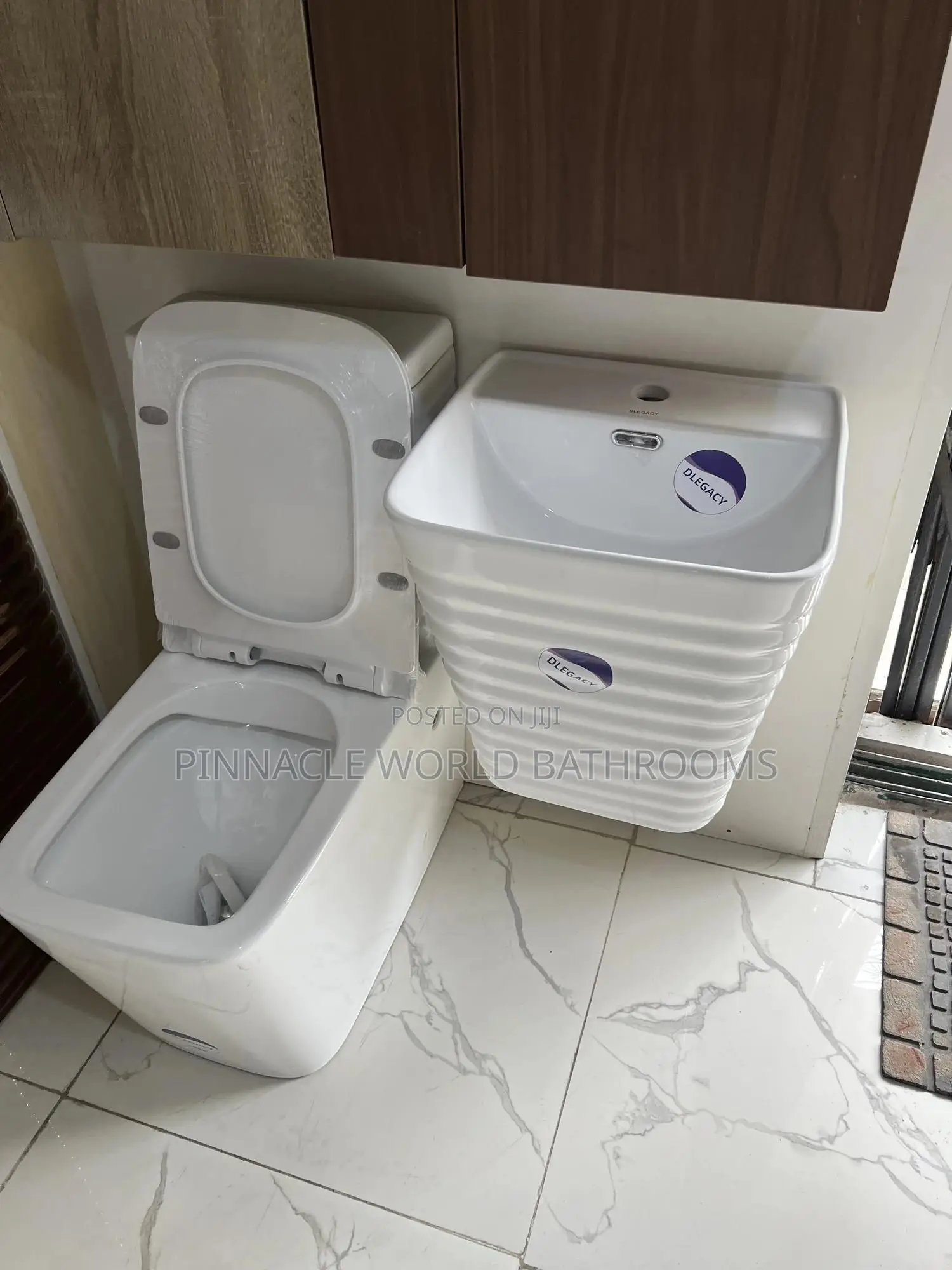 White Executive Wc Set With Wall Mount Basin