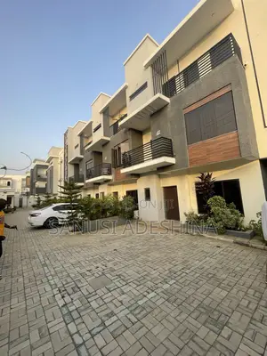 4bdrm House in Life Camp Abuja for sale