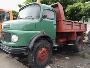 Foreign Used Mercedes-Benz Tipper 911