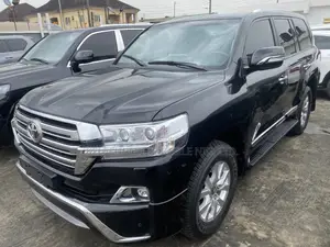 Toyota Land Cruiser 5.7 V8 VXR 2018 Black