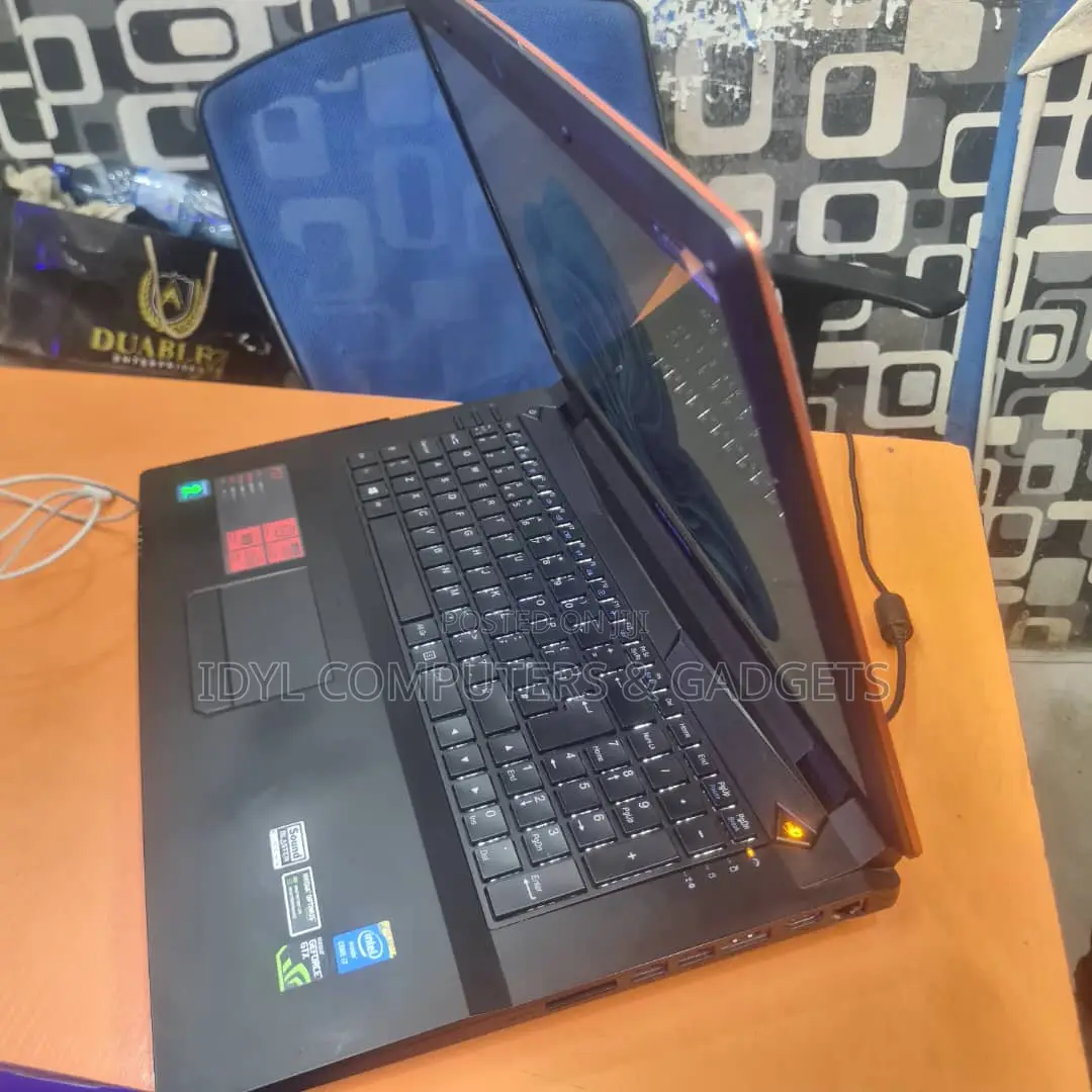 Laptop Gigabyte AORUS 17G 16GB Intel Core I5 HDD 1T