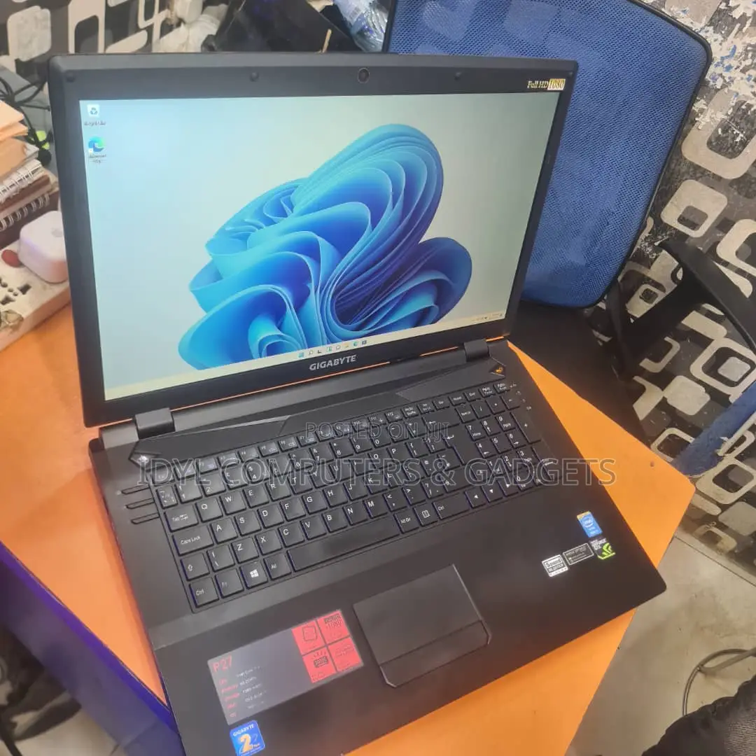 Laptop Gigabyte AORUS 17G 16GB Intel Core I5 HDD 1T