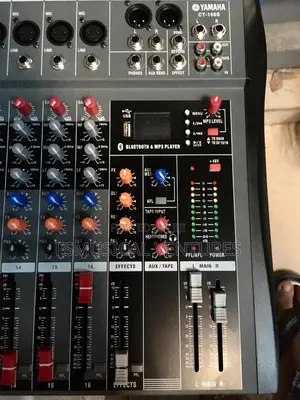 Yamaha CT160 16 Channels Analog Console/Mixer