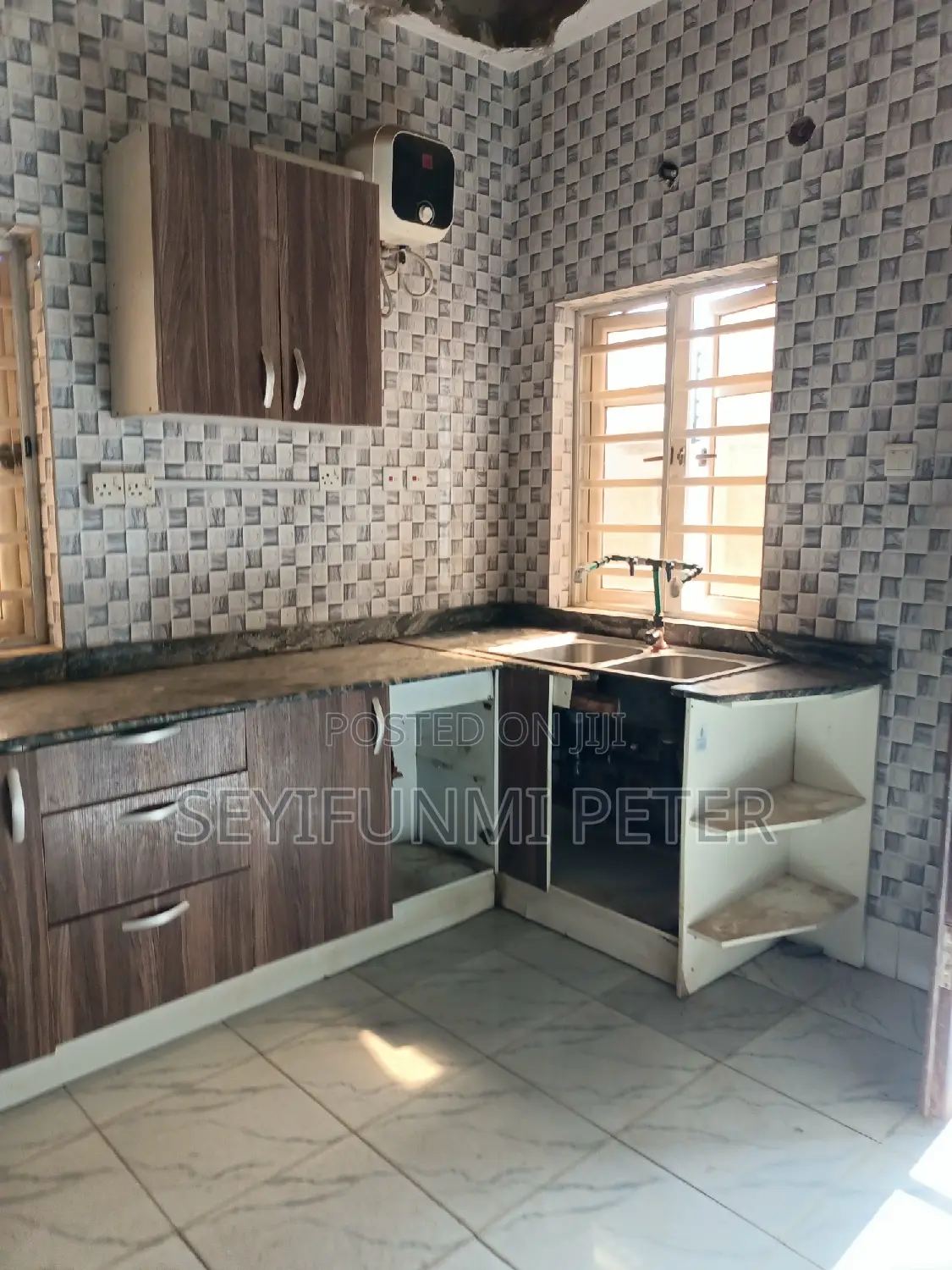 Furnished 3bdrm Townhouse/Terrace in Deji Omoowo Close, Omole Phase 2