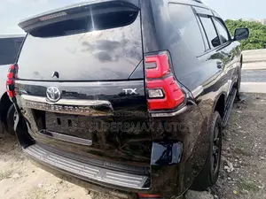 Toyota Land Cruiser Prado 2022 Black