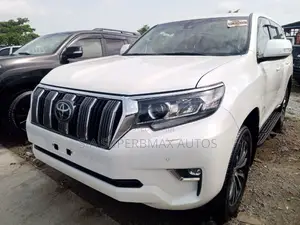 Photo - Toyota Land Cruiser Prado 2022 White