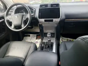 Toyota Land Cruiser Prado 2022 White