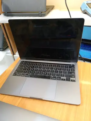 Laptop Apple MacBook Pro 2022 M2 8GB Apple M2 SSD 256GB