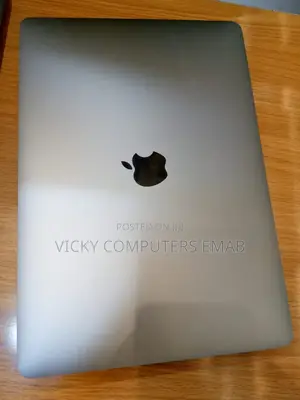 Laptop Apple MacBook Pro 2022 M2 8GB Apple M2 SSD 256GB