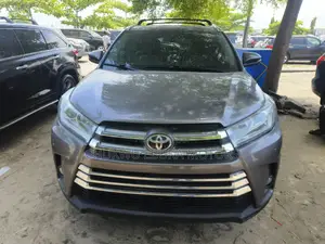 Toyota Highlander Limited 4x4 V6 (3.5L 6cyl 8A) 2017 Gray