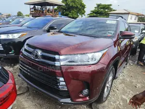 Toyota Highlander XLE 4x4 V6 (3.5L 6cyl 8A) 2017 Red