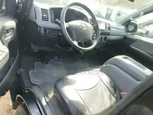 Toyota HiAce 2013 Black