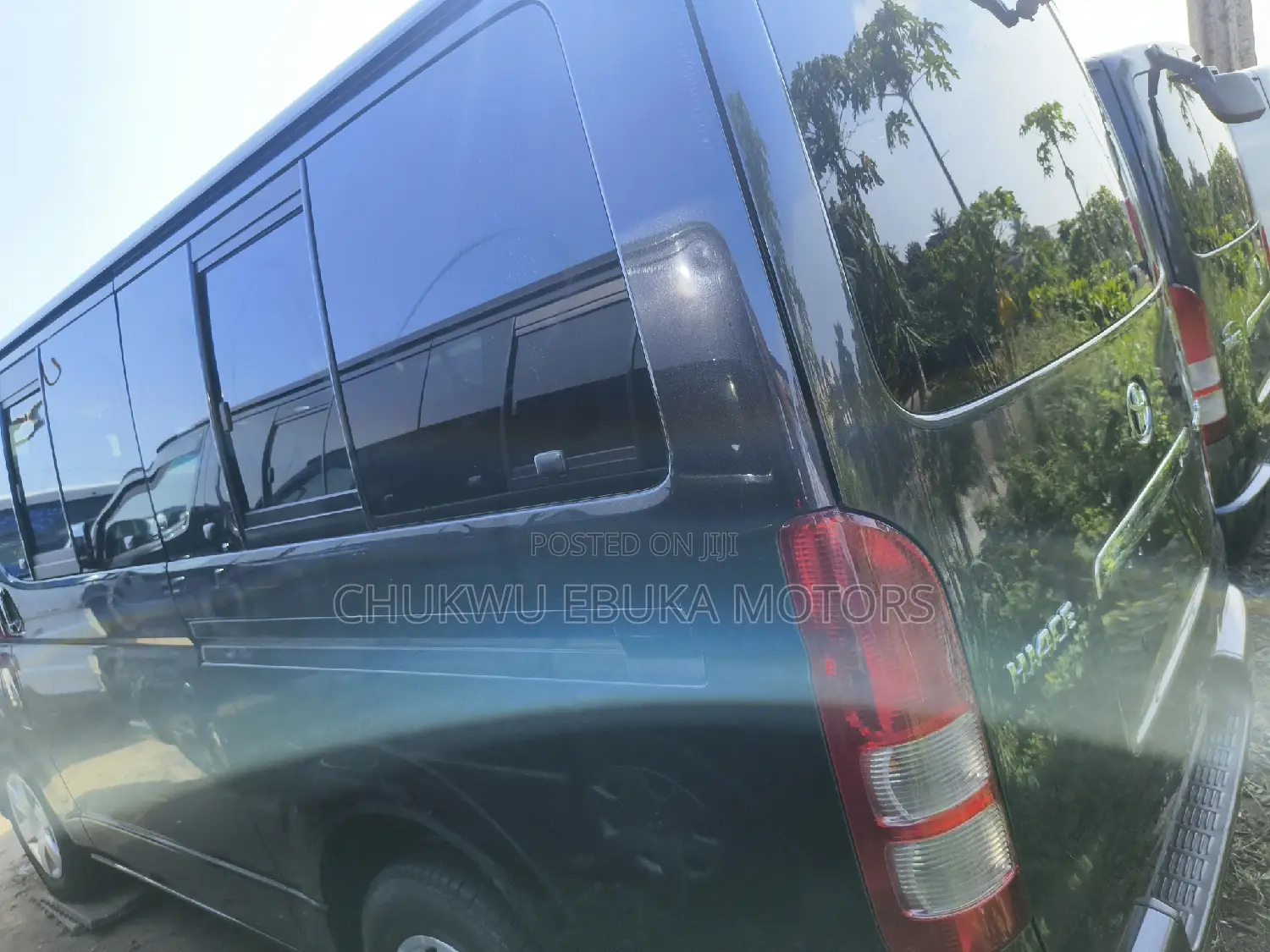Toyota HiAce 2013 Black