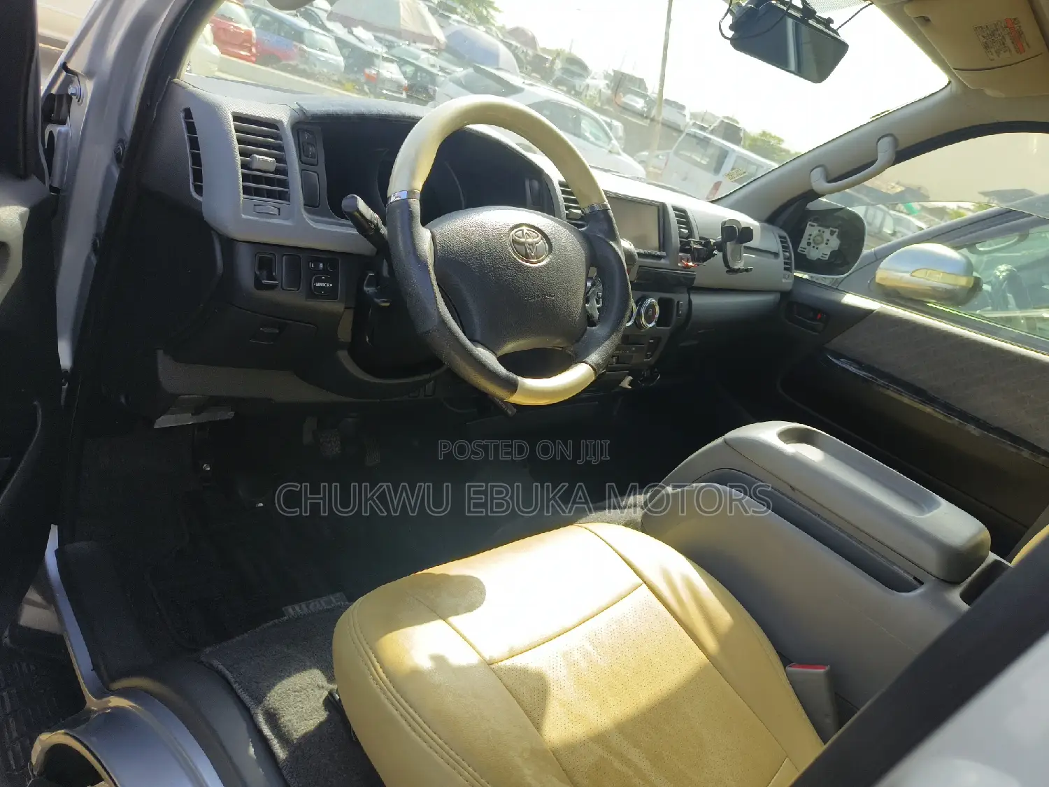 Toyota HiAce 2013 Silver