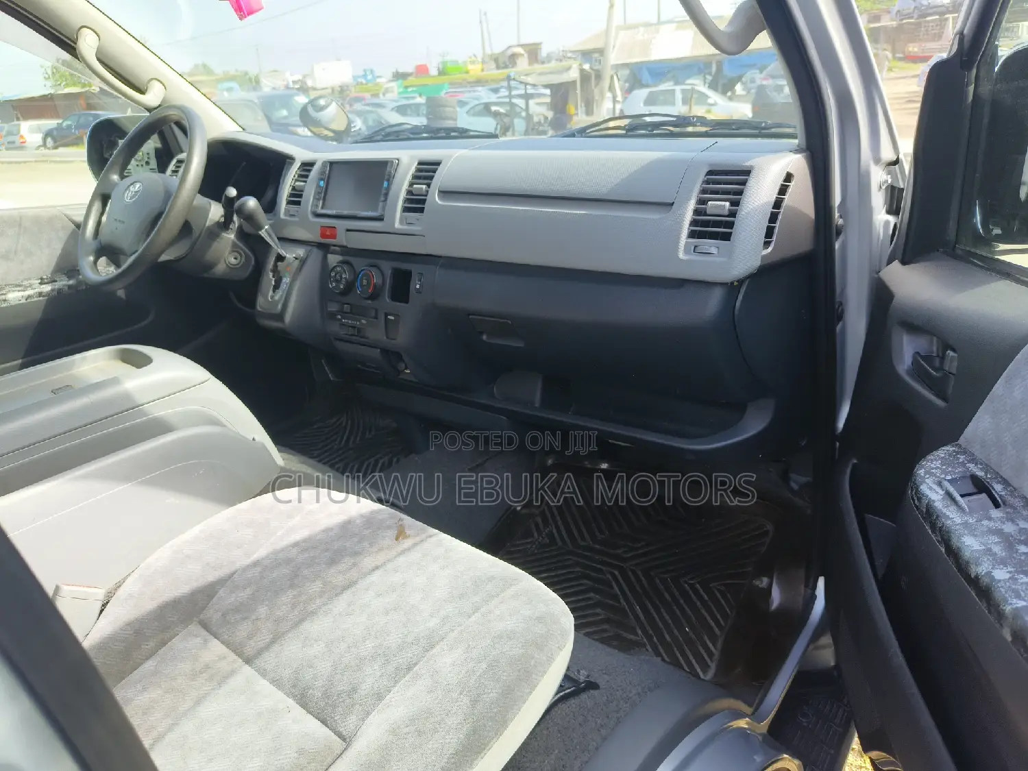 Toyota HiAce 2013 Silver