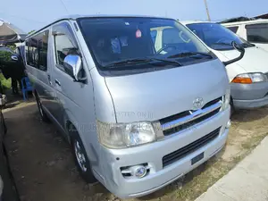 Toyota HiAce 2013 Silver