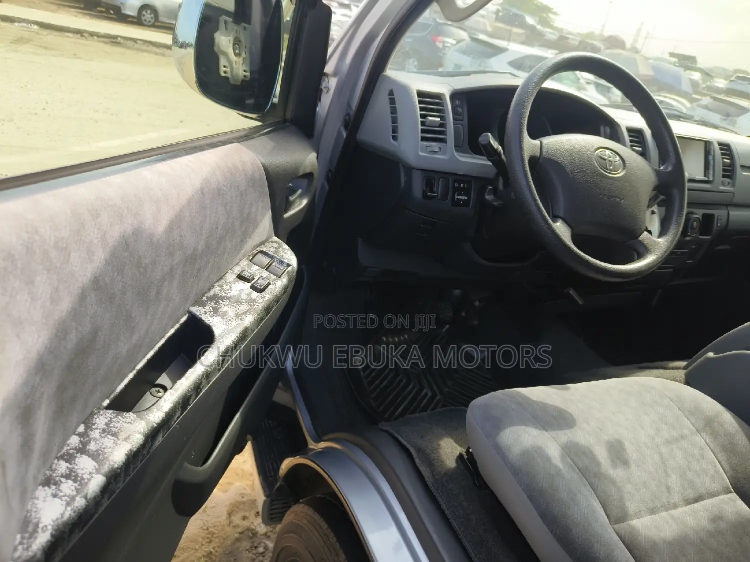 Toyota HiAce 2013 Silver