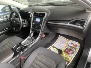 Ford Focus SE Sedan FWD (2.0L 4cyl 5M) 2013 Silver