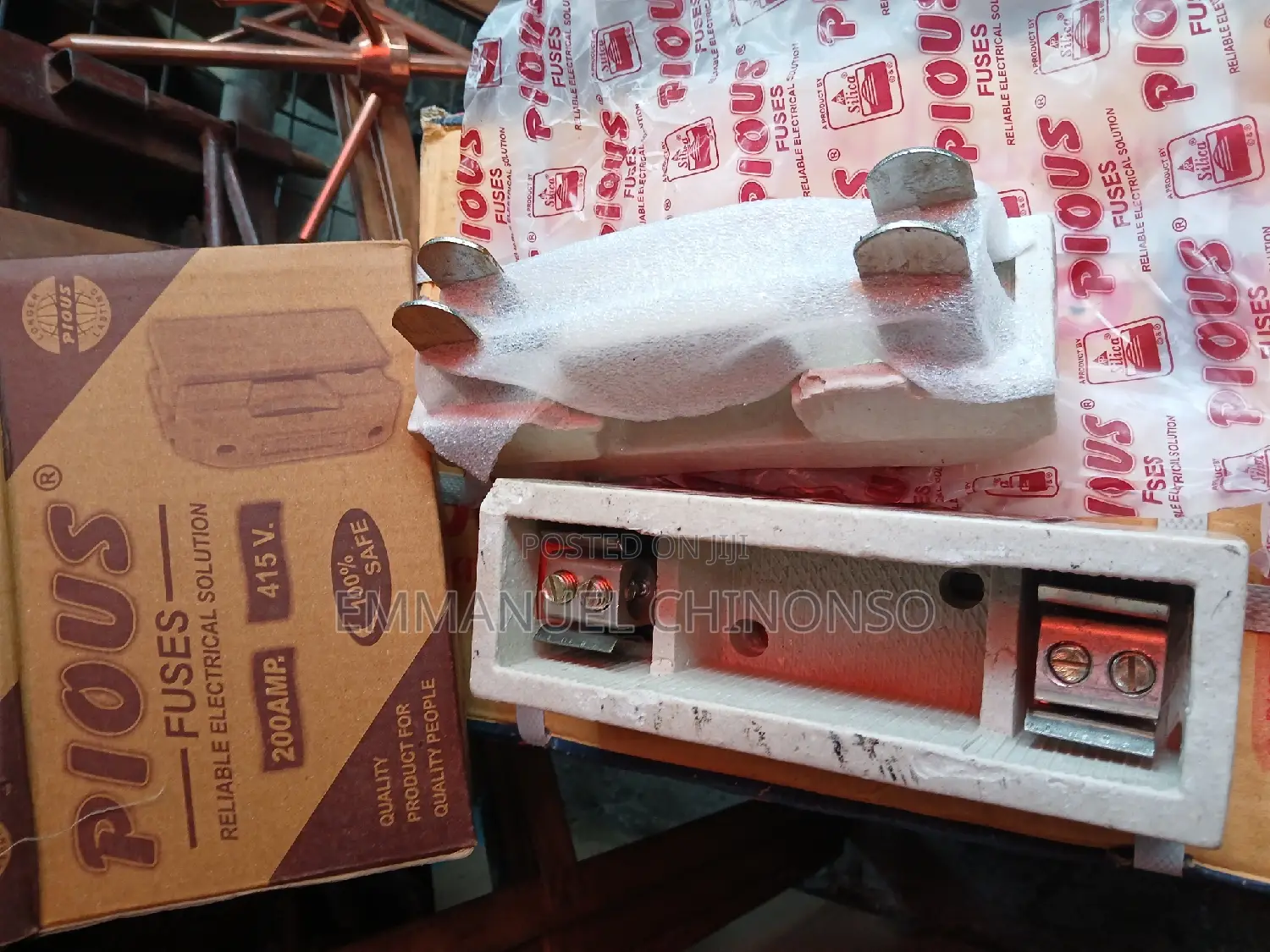 200a Pious Fuse and Base