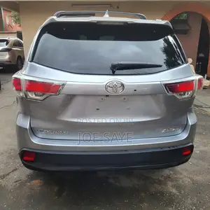 Toyota Highlander XLE V6 4x4 (3.5L 6cyl 6A) 2016 Green