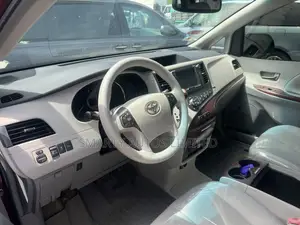 Toyota Sienna 2013 Red