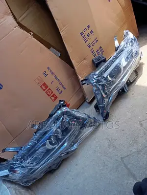 Set Headlamp Land Cruiser Prado 2018 Available as Seen