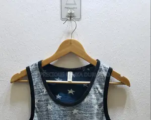 Photo - Unisex Armless