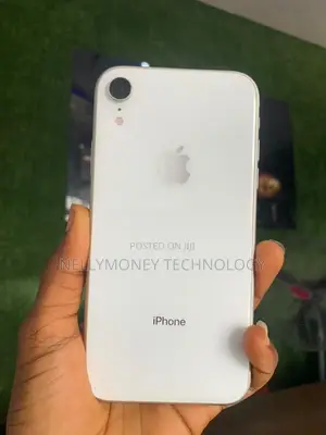 Apple iPhone XR 64 GB White