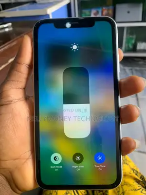 Apple iPhone XR 64 GB White
