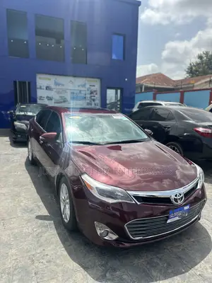 Toyota Avalon XLE Premium Sedan FWD (3.5L 6cyl 6A) 2013 Burgundy