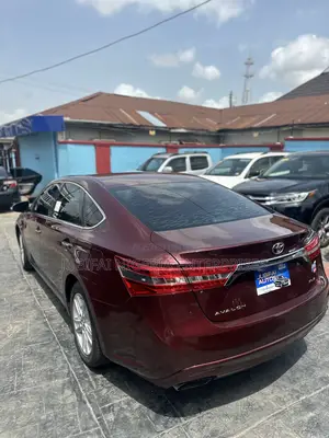 Toyota Avalon XLE Premium Sedan FWD (3.5L 6cyl 6A) 2013 Burgundy