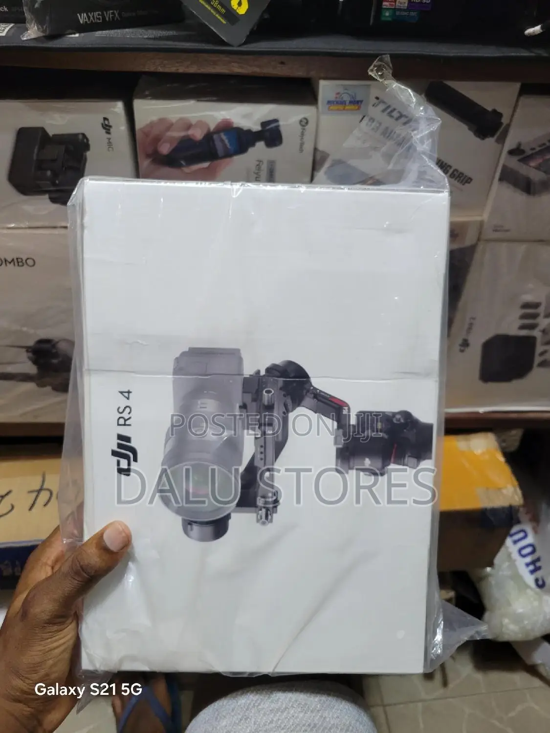 DJI RS 4 Gimbal Stabilizer