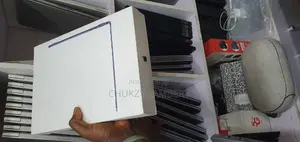New Laptop Apple MacBook Air 2023 M2 8GB Apple M3 SSD 256GB