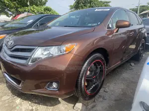 Toyota Venza AWD 2011 Gold